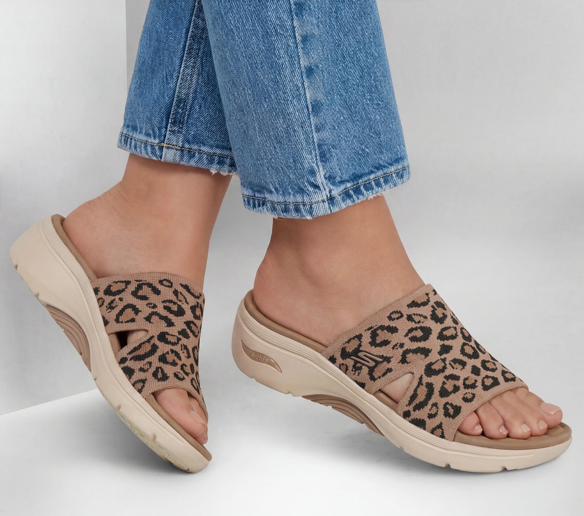 Women Skechers GO WALK Arch Fit 2.0 Sandal - Remi